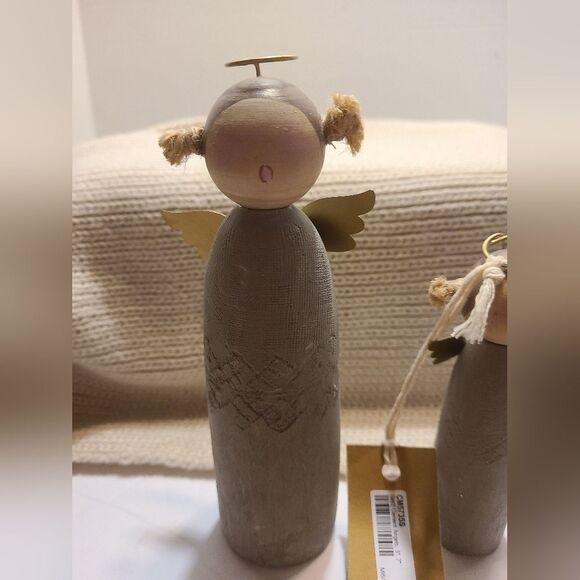 Cement Angel's Holiday Decor - Picture 2 of 6